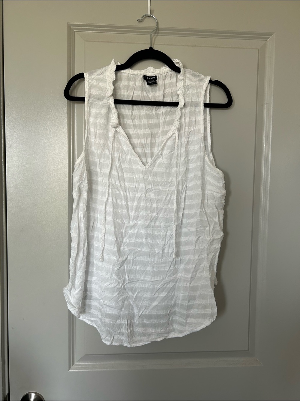 torrid White Textured Sleeveless V-Neck Camisole
